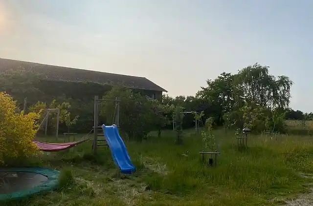 Ferie på eventyrlig naturgrund for børnefamilien