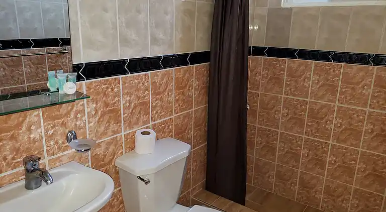 Strandapartment mit 2 Schlafzimmern und Pool – Costambar