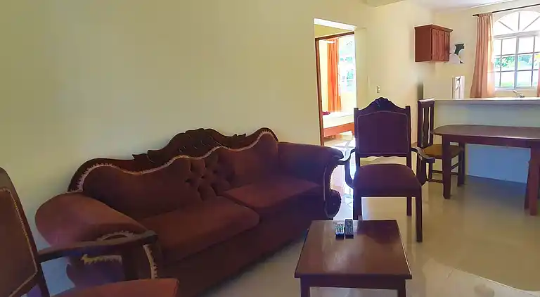 Strandapartment mit 2 Schlafzimmern und Pool – Costambar