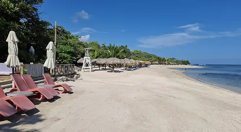 Strandapartment mit 2 Schlafzimmern und Pool – Costambar