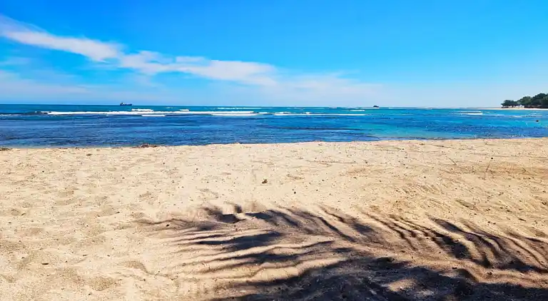 Strandapartment mit 2 Schlafzimmern und Pool – Costambar