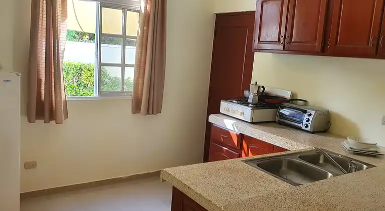 Strandapartment mit 2 Schlafzimmern und Pool – Costambar