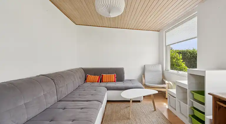 Mysigt landhus nära strand och sjö