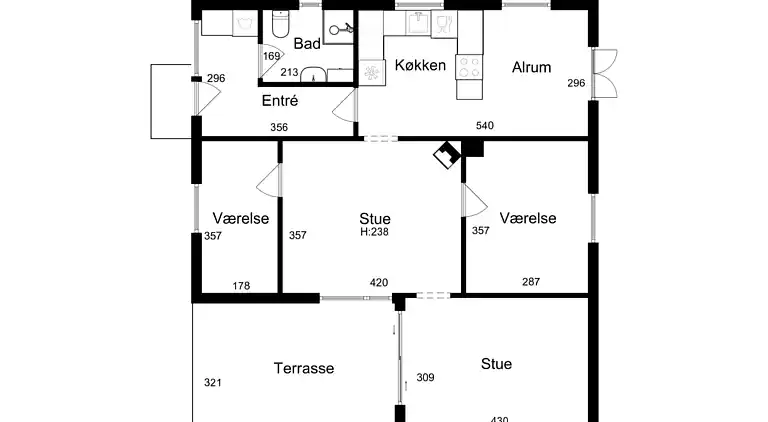 Mysigt landhus nära strand och sjö