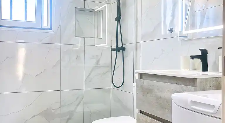 Apartment Bellisima mit Pool & Wifi, nur 200m vom Meer in