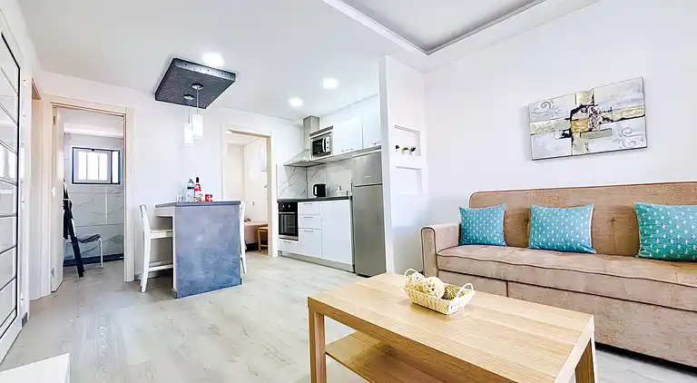 Apartment Bellisima mit Pool & Wifi, nur 200m vom Meer in