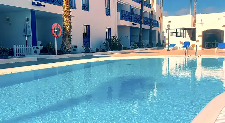 Apartment Bellisima mit Pool & Wifi, nur 200m vom Meer in