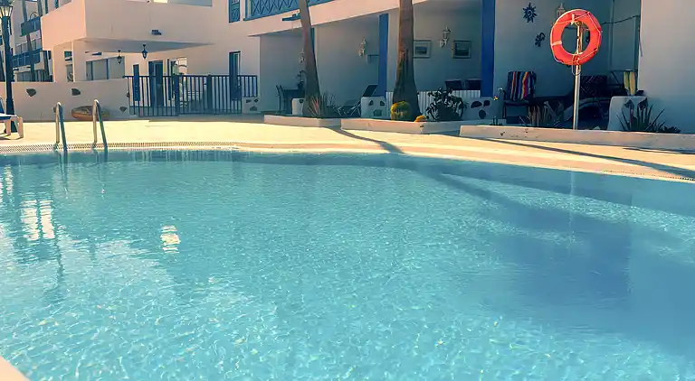 Apartment Bellisima mit Pool & Wifi, nur 200m vom Meer in