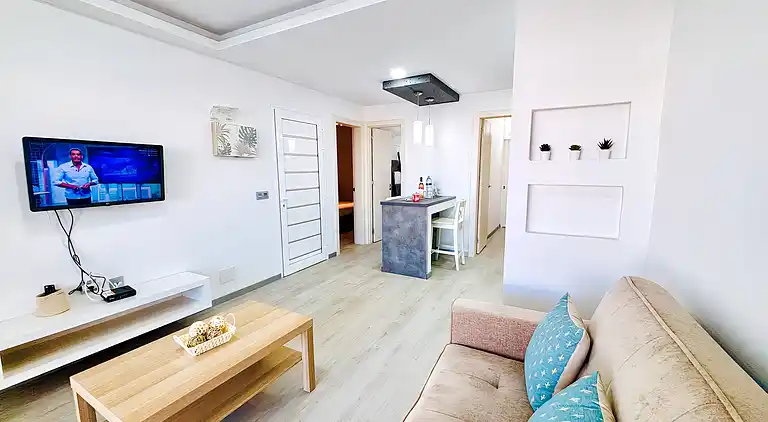 Apartment Bellisima mit Pool & Wifi, nur 200m vom Meer in