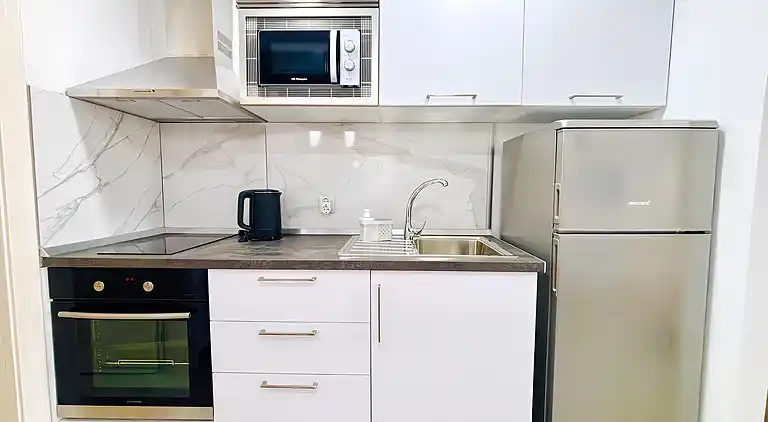 Apartment Bellisima mit Pool & Wifi, nur 200m vom Meer in