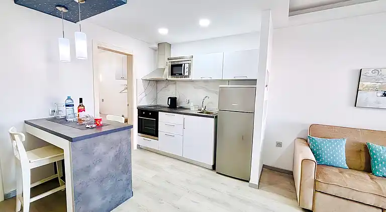 Apartment Bellisima mit Pool & Wifi, nur 200m vom Meer in