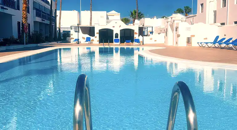 Apartment Bellisima mit Pool & Wifi, nur 200m vom Meer in