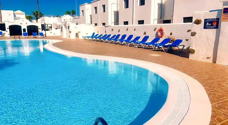Apartment Bellisima mit Pool & Wifi, nur 200m vom Meer in