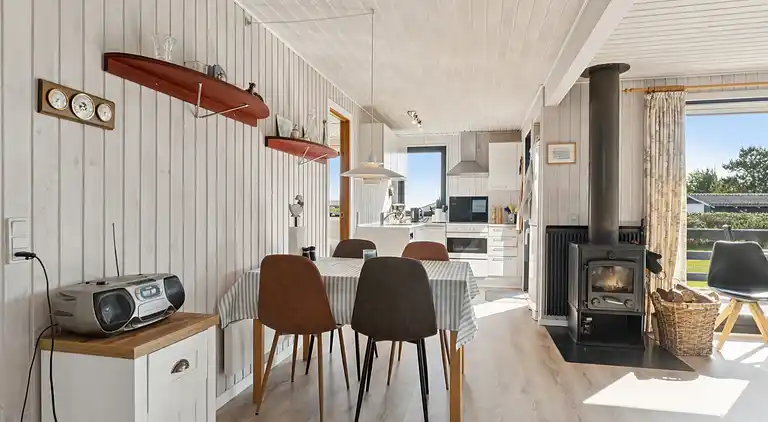 Dejligt sommerhus tæt på vandet