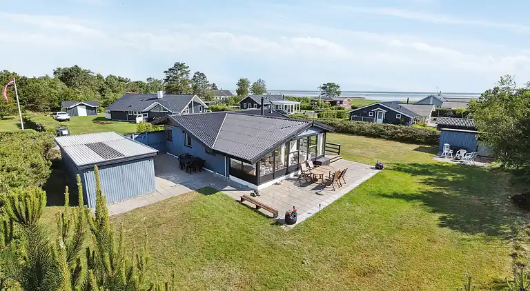 Dejligt sommerhus tæt på vandet