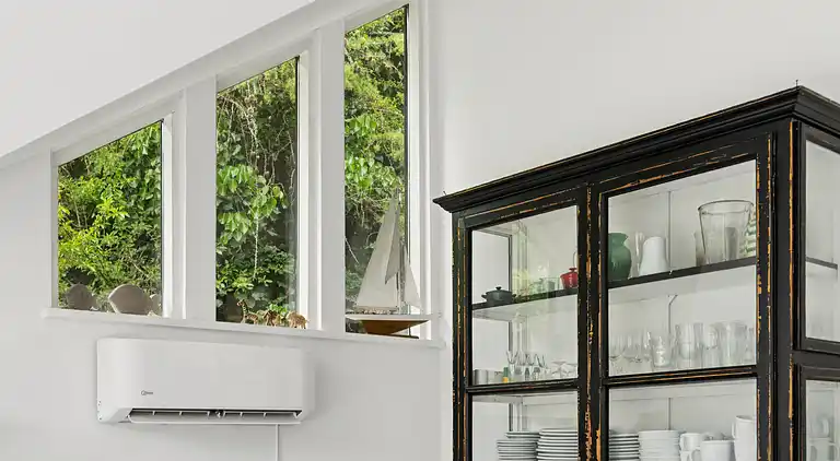 Nyrenoveret sommerhus tæt på strand