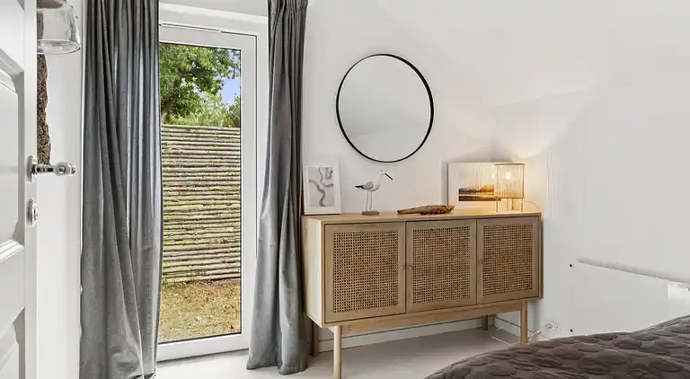 Nyrenoveret sommerhus tæt på strand