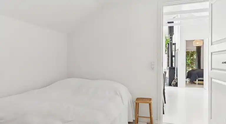 Nyrenoveret sommerhus tæt på strand