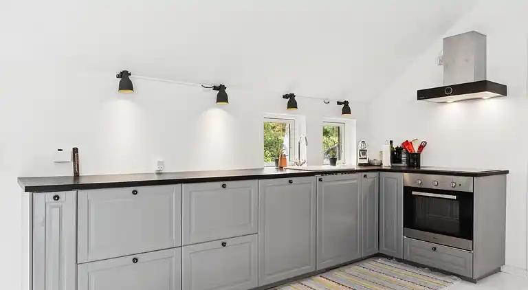 Nyrenoveret sommerhus tæt på strand