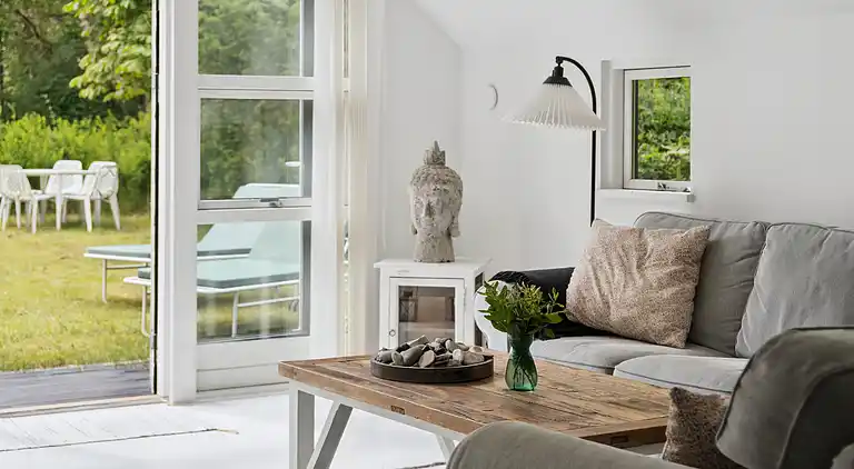 Nyrenoveret sommerhus tæt på strand