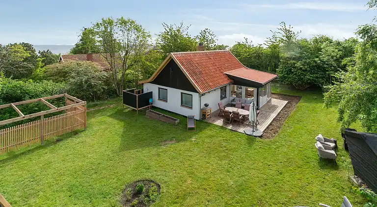 Skønt beliggende fritidshus i Melsted, Gudhjem