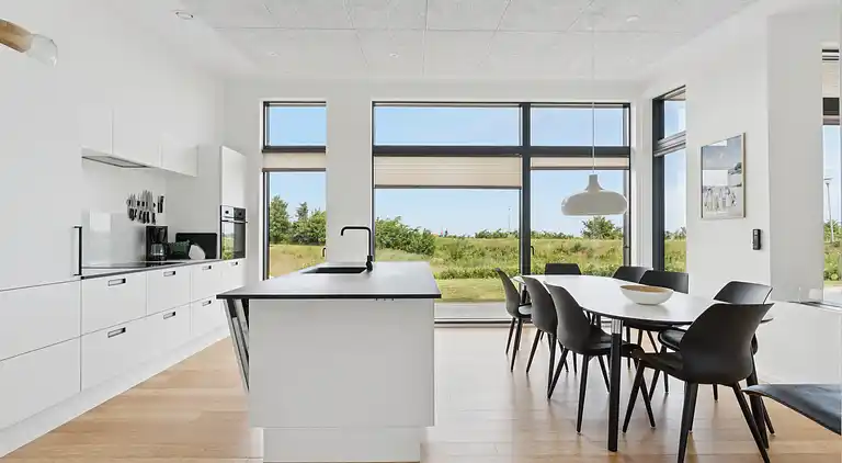 Havudsigt og hygge i arkitekttegnet hus