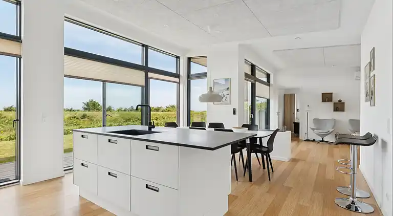 Havudsigt og hygge i arkitekttegnet hus