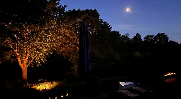 Summer house with terrace overlooking nature