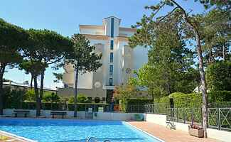 Apartment with pool in Lignano Pineta