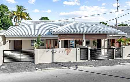 Bunita den Bario  Apartments 8A