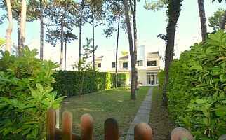 Holiday villa with garden