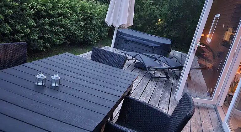 Schönes neues Ferienhaus mit aussen whirlpool