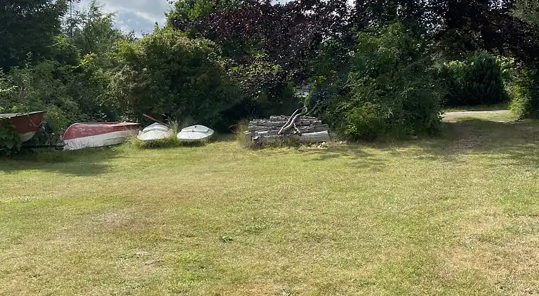 Et lille charmerende “rigtigt” sommerhus på Orø