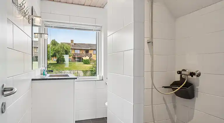 Familievenligt sommerhus med udsigt til Østersøen
