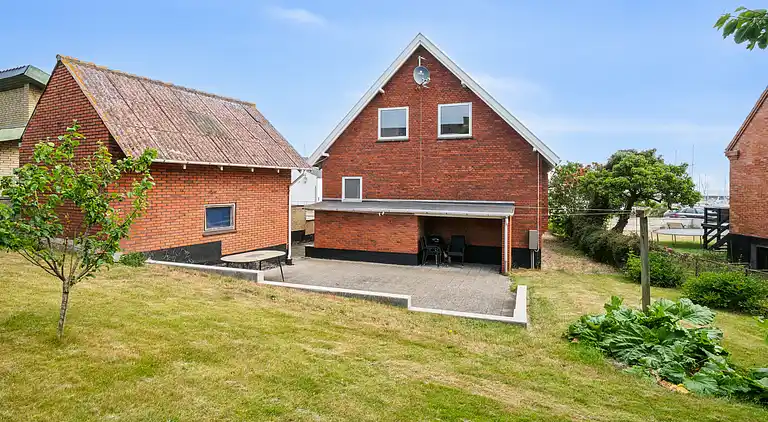 Familievenligt sommerhus med udsigt til Østersøen