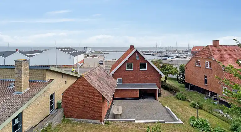 Familievenligt sommerhus med udsigt til Østersøen