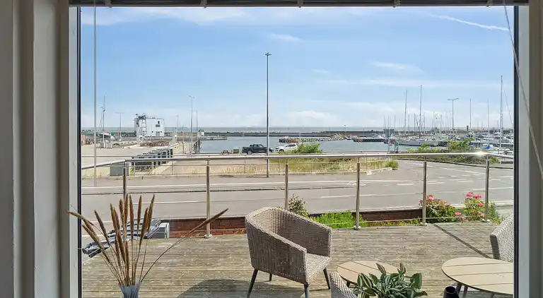 Familievenligt sommerhus med udsigt til Østersøen