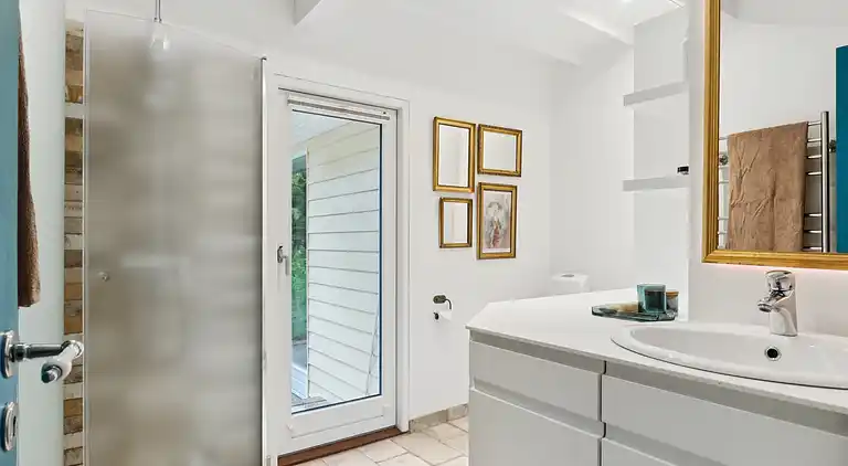 Renoveret perle med udsigt og solterrasser