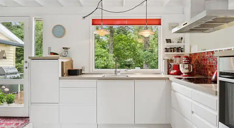 Renoveret perle med udsigt og solterrasser