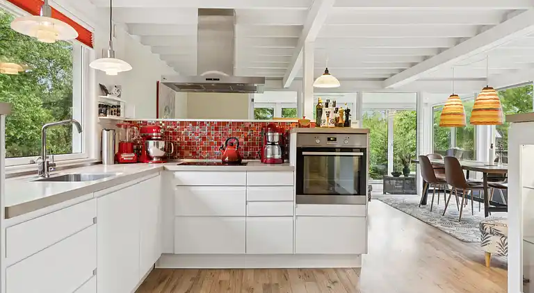 Renoveret perle med udsigt og solterrasser