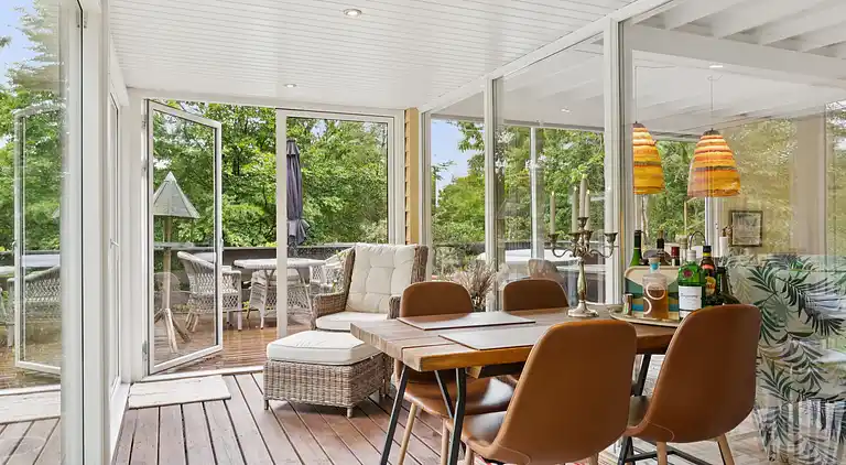 Renoveret perle med udsigt og solterrasser