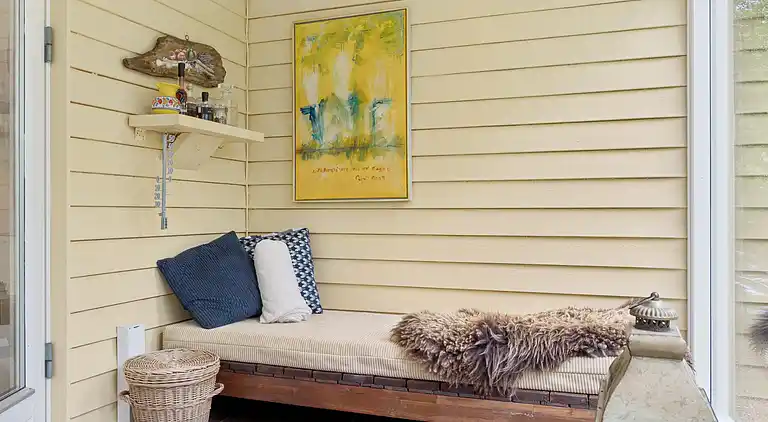 Renoveret perle med udsigt og solterrasser