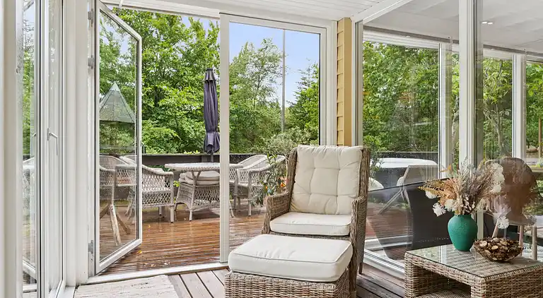 Renoveret perle med udsigt og solterrasser