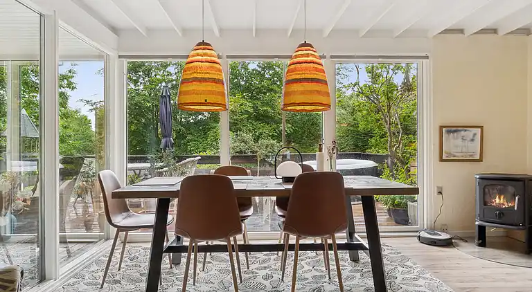 Renoveret perle med udsigt og solterrasser