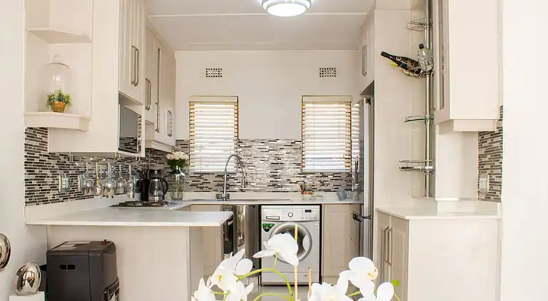 Beautiful 2 bedroom Apartment near Monte Casino