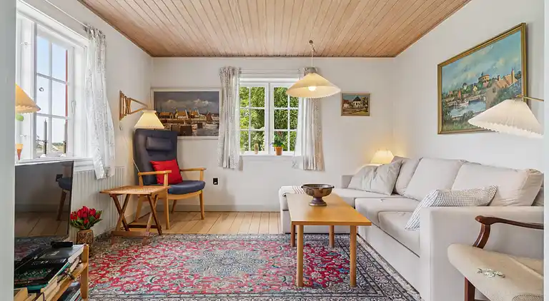 Familieferie nær strand, by og natur