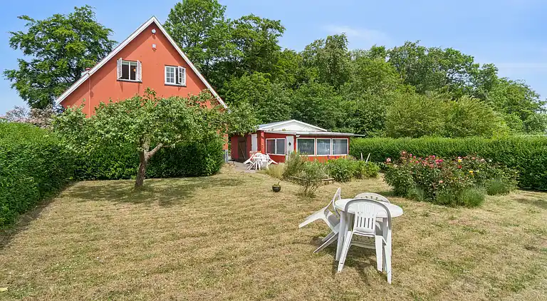 Familieferie nær strand, by og natur