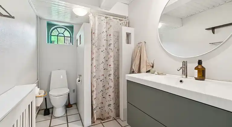 Naturnahe Lage bei Wald, Golf und Strand