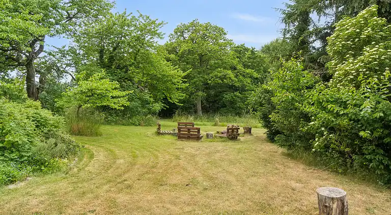 Naturnahe Lage bei Wald, Golf und Strand