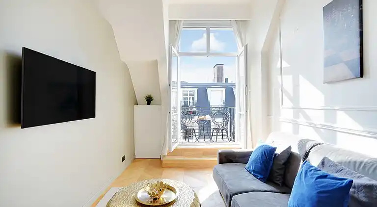 Apartment in Saint-Philippe-du-Roule
